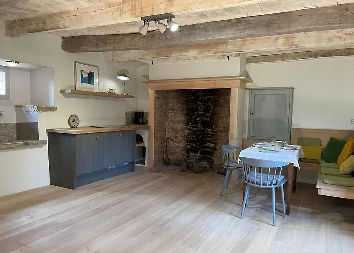 Historic Mansion By River بيت للعطل *