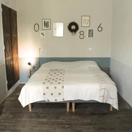 Historic Mansion By River Cenevieres