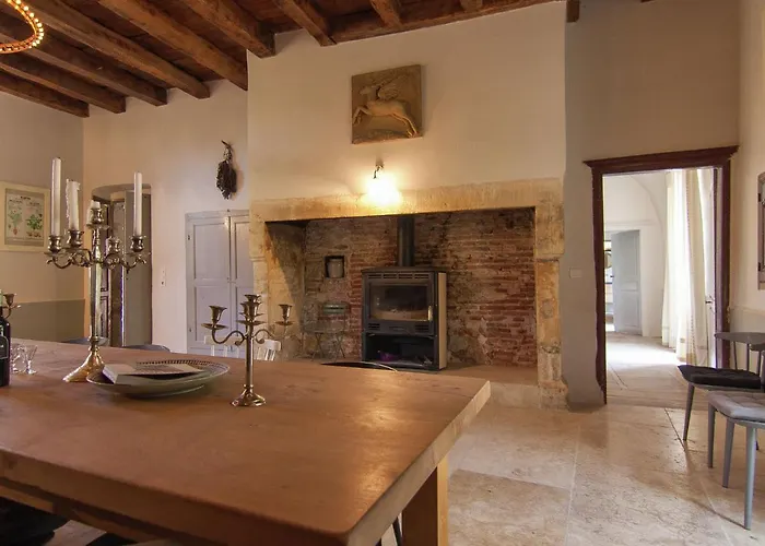 Ferienhaus Historic Mansion By River *