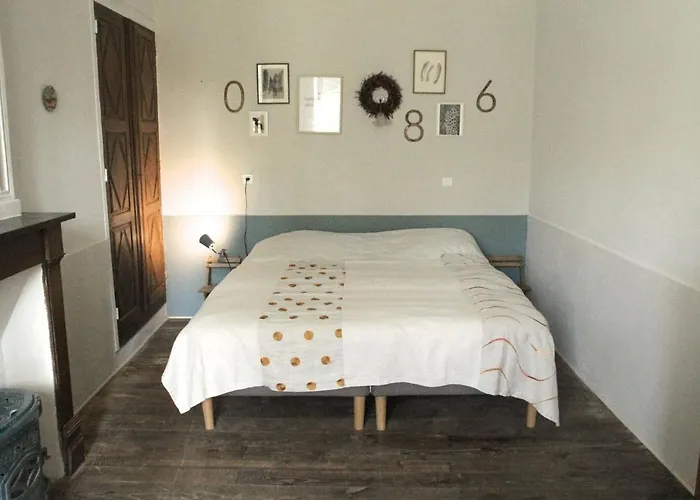 Historic Mansion By River Cenevieres