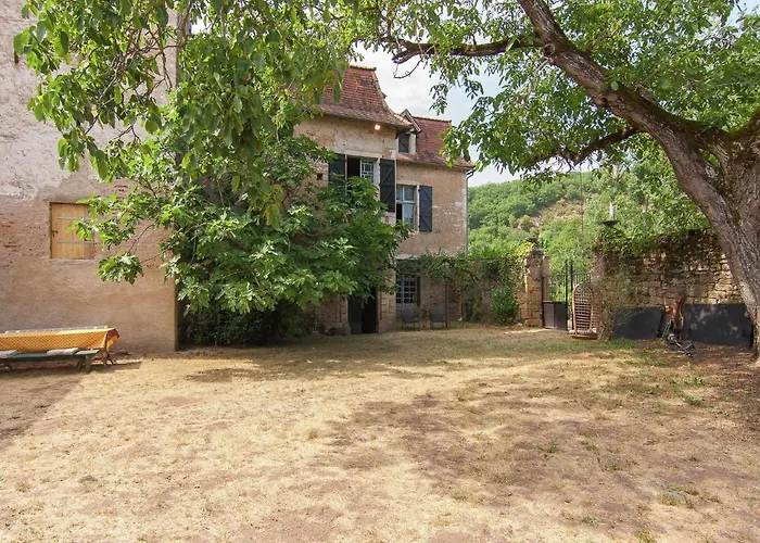 Ferienhaus Historic Mansion By River Cenevieres
