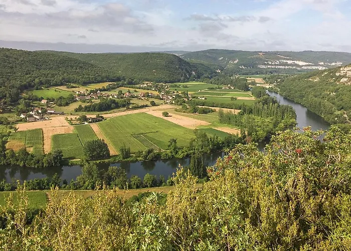 Historic Mansion By River *