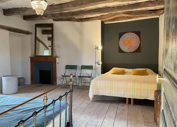 Historic Mansion By River *