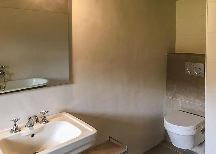 Ferienhaus Historic Mansion By River Cenevieres