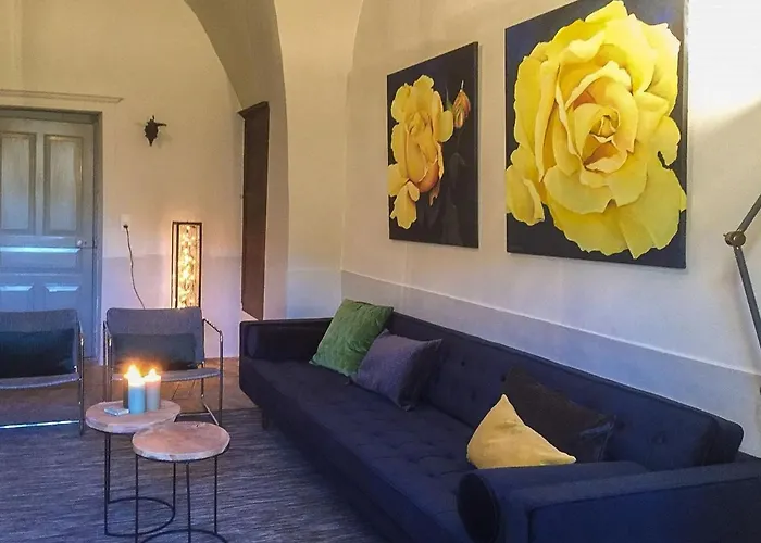 Ferienhaus Historic Mansion By River