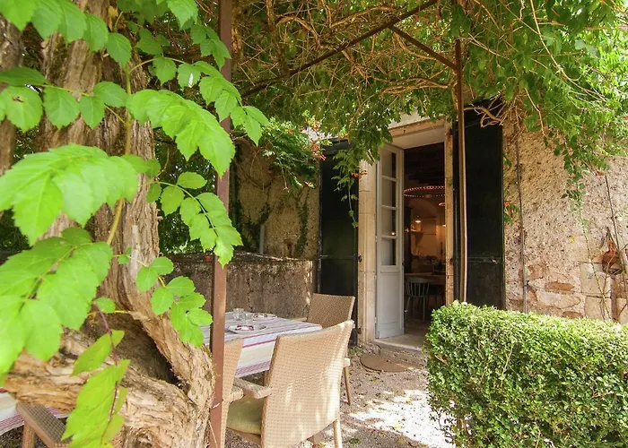 Historic Mansion By River *